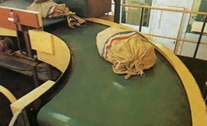 驅動式轉彎輸送機